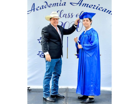 La graduación de la Academia Americana