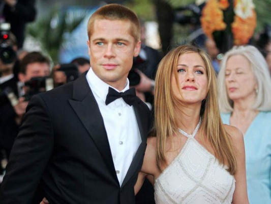 El galán de Hollywood Brad Pritt protagonizó uno de los triángulos amorosos más escandalosos, es que el actor engañó a su esposa Jennifer Anniston para casarse con Angelina Jolie con quien actualmente se encuentra en un gran problema por su divorcio.