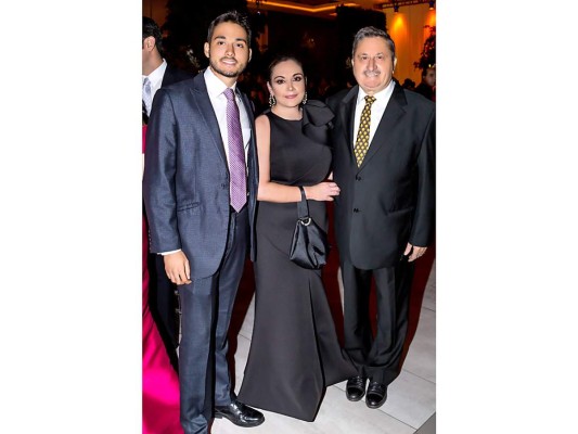 Jorge, Sandra y Contantino Papadakys.