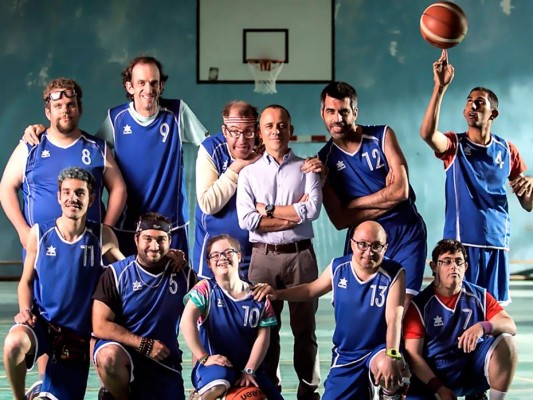 Campeones, del género de comedia y drama, dirigida por Javier Fasser un must de este año