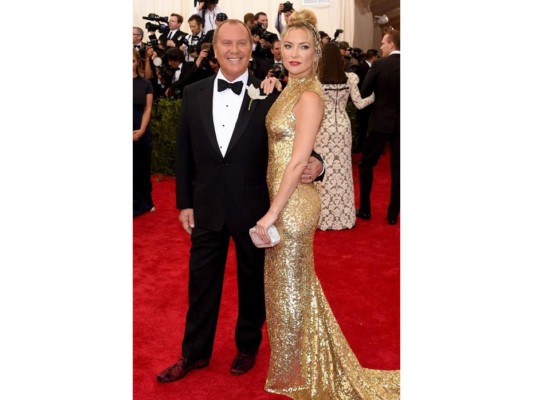 El icónico diseñador neoyorkino Michael Kors y su aliada, la actriz Kate Hudson.