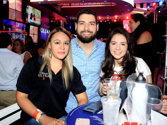 Michelob Ultra inauguró Ultra Bar en la Plaza Juniana   