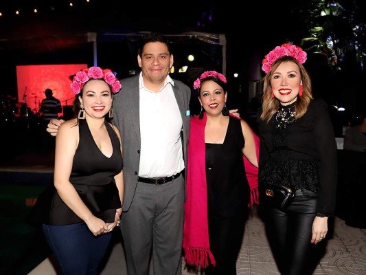 Scarleth Sevilla, Ricardo Moreno, Iris Ramos y Alejandra Garay.