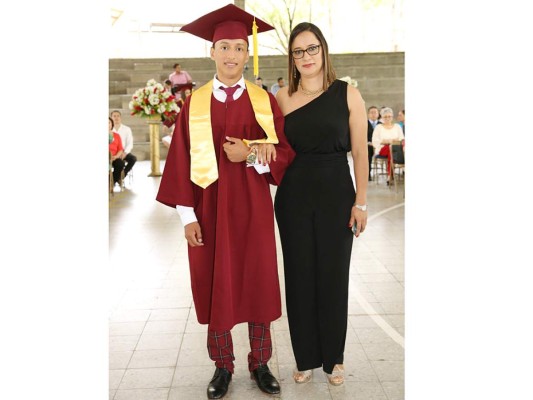 Entrega de títulos de Mayan School I parte