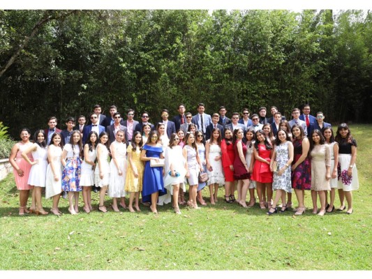 Los seniors de la Academia Los Pinares durante su agradable almuerzo (fotogrfías: Hector Hernández)