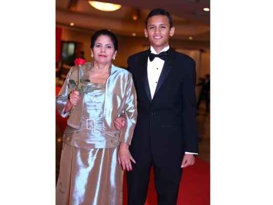 Mayan School celebra su prom al estilo los Oscar