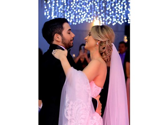 Bechir Bendeck y Lilian Pineda celebran boda religiosa