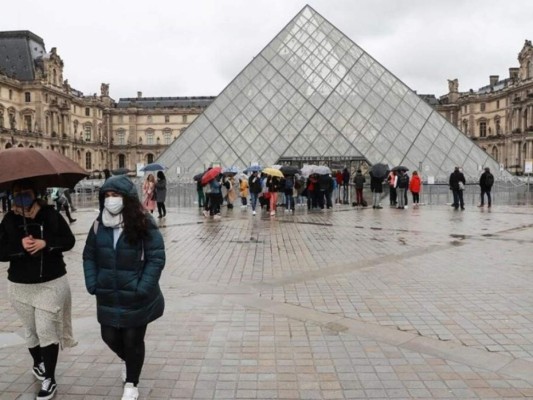 Los trabajadores del Louvre en París decidieron no asistir al trabajo por el riesgo del coronavirus, por ende, el museo cerró sus puertas el1 y 2 de marzo.