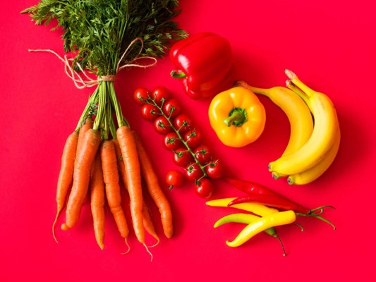 Cultivar vegetales en casa es más fácil de lo que parece, incluso para aquellos que nunca han practicado la jardinería. Además es una increíble opción para que tú y tu familia puedan llevar un estilo de vida saludable. A continuación te presentamos 5 vegetables ideales para cultivar en casa: