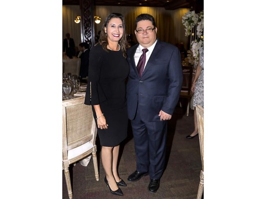 Roberto Ferrufino y Gabriela Alvarado se casan por lo civil  