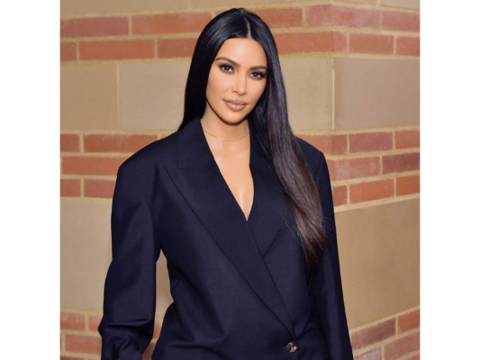 Kim Kardashian. La socialité estadounidense alcanzó un puesto en la lista de las personas más ricas del mundo según Forbes, gracias a sus empresas de cosméticos y ropa interior, logrando la cantidad de 1 mil millones de dólares.
