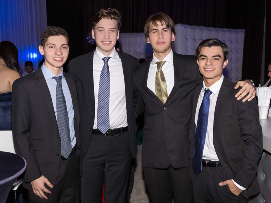 La generación 2018 de la EIS celebra su Prom   