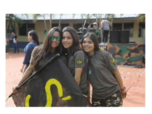 Seniors entrance del Liceo Bilingüe Centroamericano