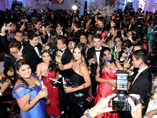 Momentos capturados por el lente de Estilo: Prom Night Academia Los Pinares 2019  