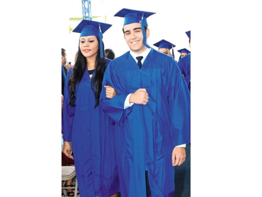 La graduación de los seniors 2016 de Macris School