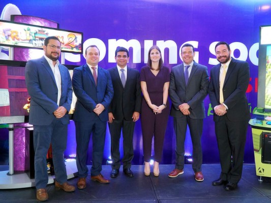 Javier Zavaneh, Carlos Alvarado, Rafael Menéndez, Pamela Cruz, Luís Ferrera y Efraín Gutiérrez. Foto: Franklin Muñoz.