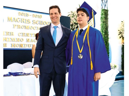 La graduación de los seniors 2016 de Macris School