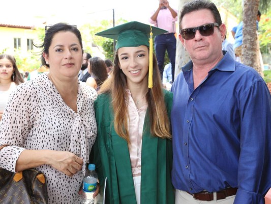 Entrega de títulos en DelCampo International School I parte