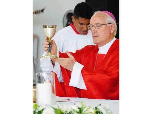 Estudiantes de la escuela Santa María del Valle celebran confirmación