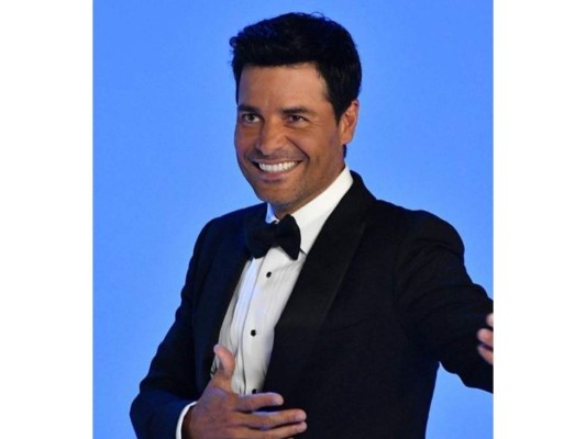 ¡Su carisma! Definitivamente es uno de los artistas más simpáticos que irradia buena energía.