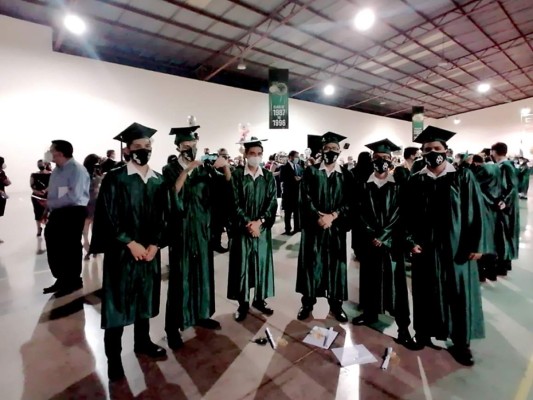 Graduación de Elvel School