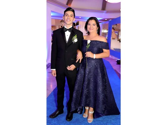 Los Seniors 2019 de la Del Campo International School despiden High School con una distinguida gala