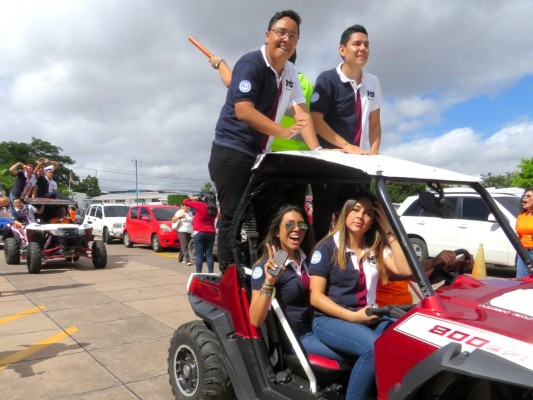 Entrance de los Seniors 2017 de Macris School