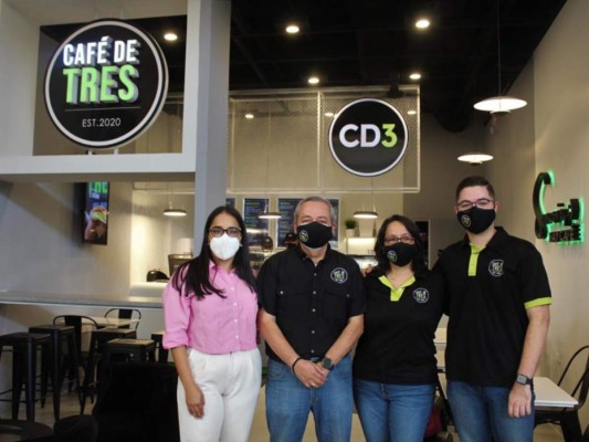 Café de Tres abre en Las Terrazas de Multiplaza