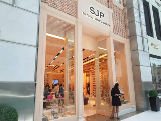 Sarah Jessica Parker inaugura su primera tienda de zapatos en Manhattan  