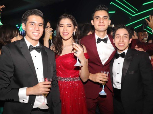 Los Seniors de la Dowal School 2019 celebran su Prom al estilo años 20s