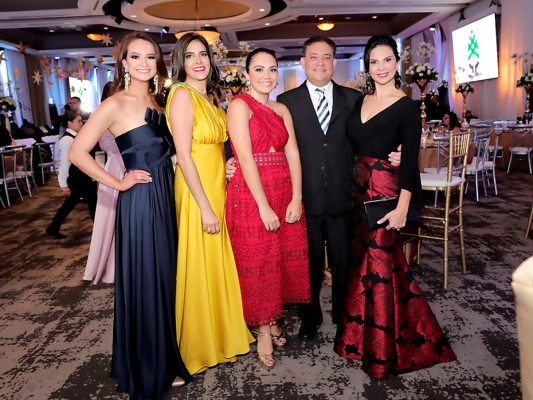 Momentos capturados por el lente de Estilo: Prom Night Academia Los Pinares 2019  