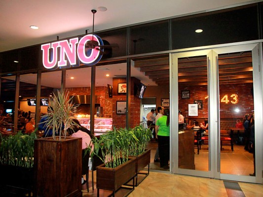 Noche de sabores en la inauguración de Uno Chicago Grill   