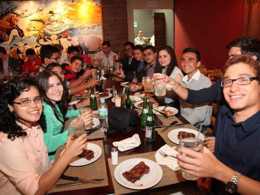 Alumnos de Macris School celebran logros obtenidos en Olimpiadas de Matemáticas