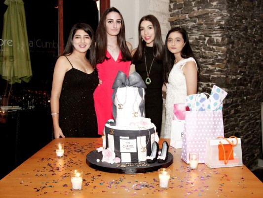 Fiesta para celebrar los 15 años de Paola Isaias