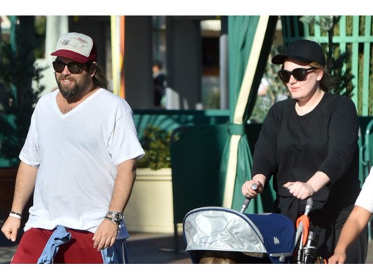 Pronto se reveló la noticia que Adele estaba esperando su primer hijo. La cantante se retiró de la música por un par de años para disfrutar de su embarazo y su nueva etapa como madre.