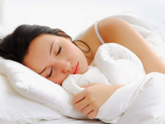 5. Duerme todo lo que puedas: Tu mente está congestionada y estresada por el cambio, tu cuerpo también está resentido y se cansará más rápido de lo normal con horarios y actividades diferentes y estrictos. Necesitas recobrar energía y que el cuerpo vuelva a acostumbrarse a ese ritmo de antes. Trata de dormir lo más que puedas en las noches y sobre todo, no llevar el trabajo a la casa.