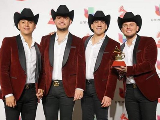 Mejor álbum de música norteña<br/>Guerra de Poder, deCalibre 50 y Los ángeles existen, de Pesado (doble ganador)