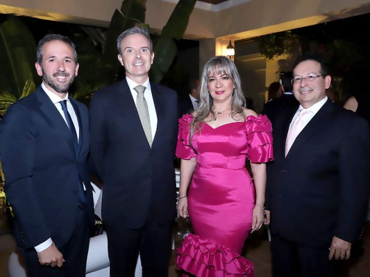 Fernando Pesci Bosch, embajador de España Guillermo Kirkpatrick, Nelsy y Óscar Bográn representantes de TOUS en Honduras (fotografías Hector Hernández)