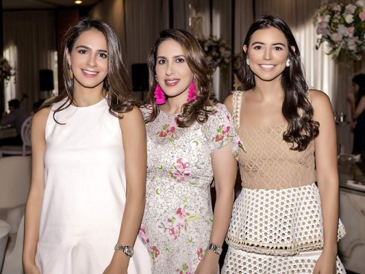 Alegre brunch por la nueva cristiana&nbsp;&nbsp;