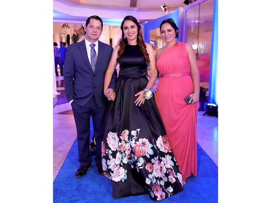 Los Seniors 2019 de la Del Campo International School despiden High School con una distinguida gala