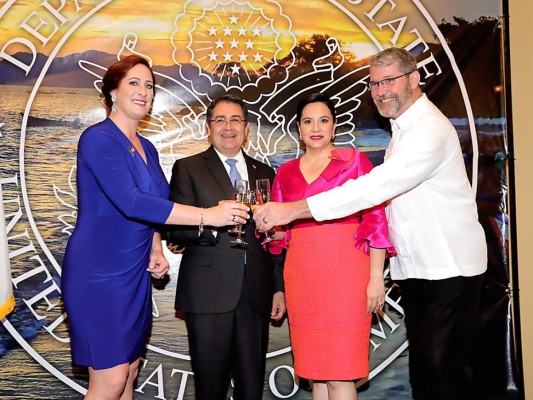 Heide Fulton, Juan Orlando Hernández, Ana García de Hernández y James Fulton