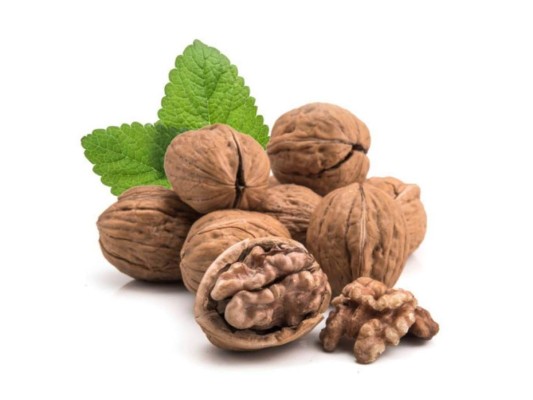 Nueces o almendras<br/>Entre sus bondades destaca que ayudan a fortalecer los huesos, el cabello, la piel y son buenas para el corazón.<br/>