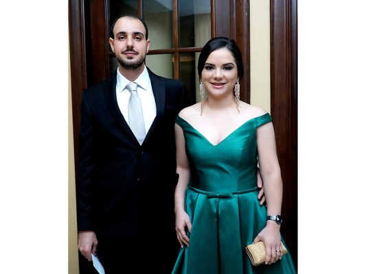 Christian Guevara y Yamileth Hilsaca celebran su boda civil  