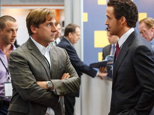 8. THE BIG SHORT (2015) Un gran ejemplo de cómo, contra todo pronóstico y desafiando toda posibilidad, puedes triunfar. Tres años antes de la crisis mundial del 2008 originada por las hipotecas subprime que hundieron el sistema financiero global, cuatro personajes fuera del sistema fueron los únicos que vislumbraron la quiebra del mercado hipotecario. Estos personajes decidieron entonces hacer algo insólito: apostar contra el mercado de la vivienda a la baja, en contra de cualquier criterio lógico en aquella época. Esta adaptación del libro de Michael Lewis, puede ser de gran inspiración especialmente para aquellos que se atreven a tomar riesgos en días de crisis como los que enfrenta el mundo actualmente. Disponible en Netflix
