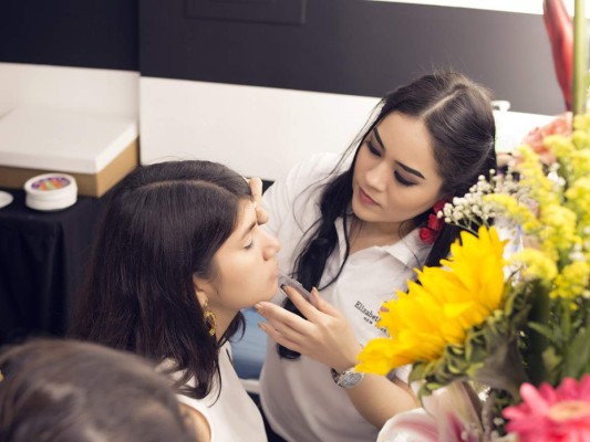 Una tarde de cóctel y maquillaje  