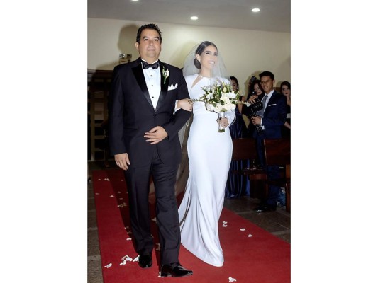 Rodrigo Elizeche y Frances Barahona se casan