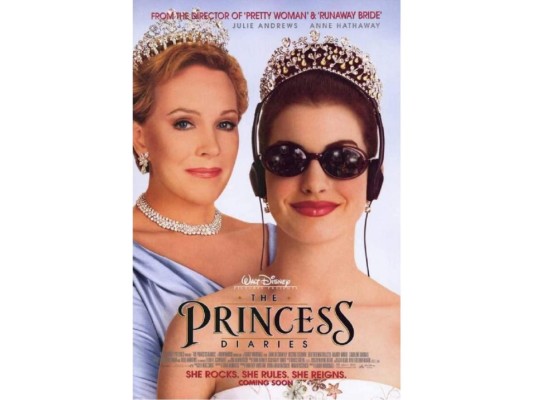 Posteriormente saltó a la fama internacional al interpretar a Mía Thermopolis en El Diario de la Princesa junto a Julie Andrews.