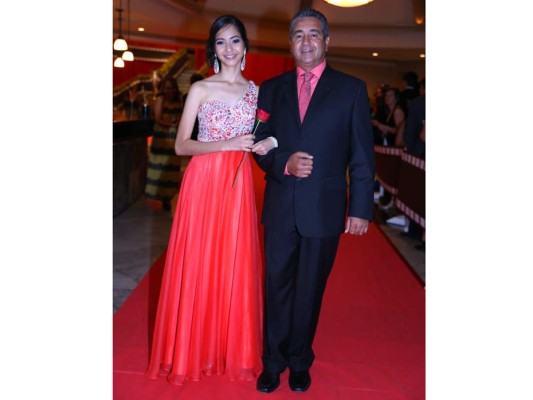 Mayan School celebra su prom al estilo los Oscar
