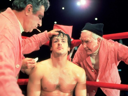 Sylvester Stallone escribió el primer borrador del guión en tres días<br/>En el primer guión, Adrian era judía, Mickey racista, Apollo Creed jamaiquino y la película finalizaba con Rocky abriendo una tienda de mascotas para su amada con el dinero ganado.