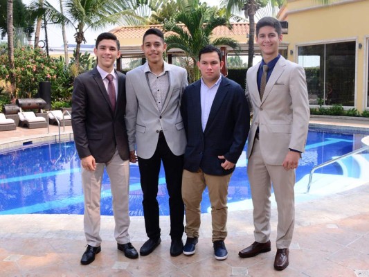 Alegre desayuno de los seniors del Instituto Valle de Sula